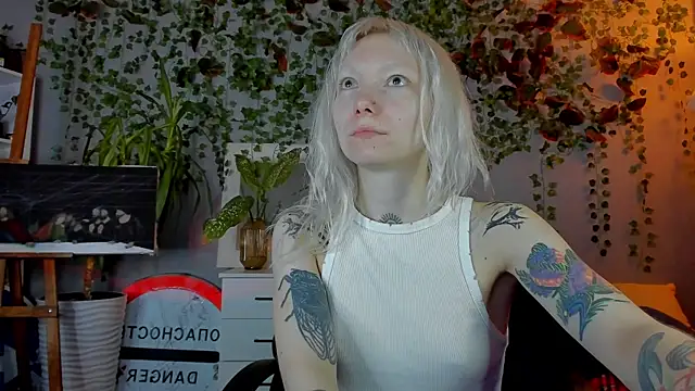 Snapshot of tattoo_art_baby chatting on July 20, 11:45 am tattoo art baby online show from July 20, 11:45 am