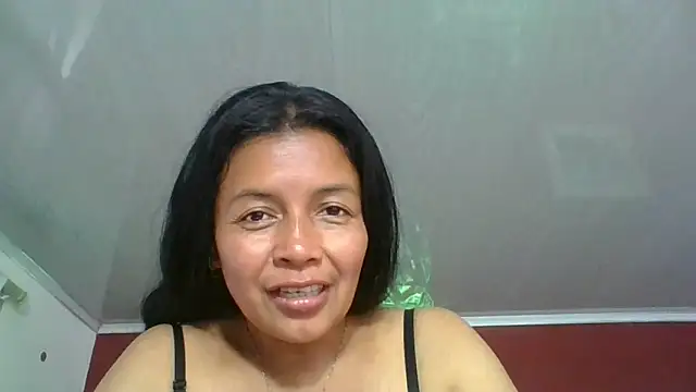 Snapshot of DianaOchoa_ chatting on October 21, 7:47 pm DianaOchoa online show from October 21, 7:47 pm