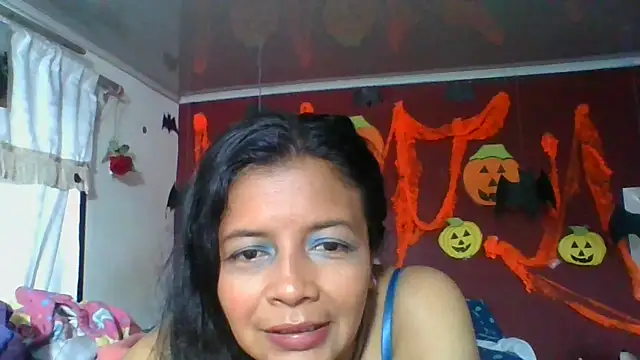 Snapshot of DianaOchoa_ chatting on October 29, 11:12 am DianaOchoa online show from October 29, 11:12 am