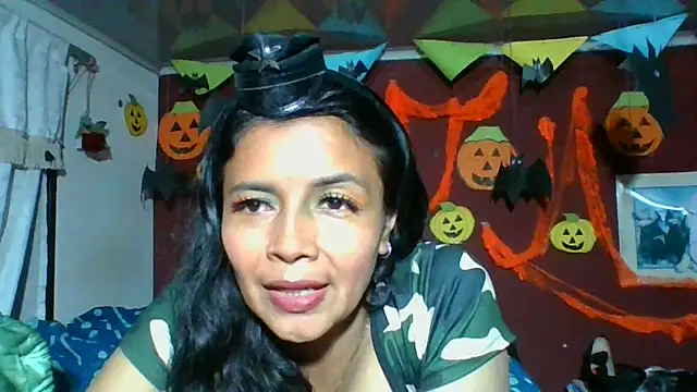 Snapshot of DianaOchoa_ chatting on November 1, 4:14 am DianaOchoa online show from November 1, 4:14 am