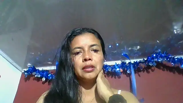 Snapshot of DianaOchoa_ chatting on December 4, 4:33 am DianaOchoa online show from December 4, 4:33 am