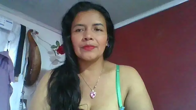 Snapshot of DianaOchoa_ chatting on May 3, 9:21 pm DianaOchoa online show from May 3, 9:21 pm