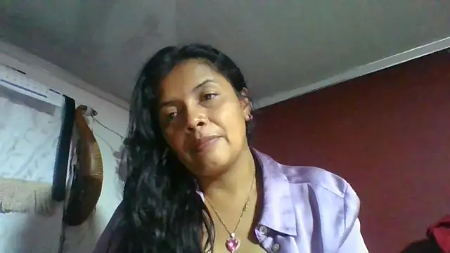 Snapshot of DianaOchoa_ chatting on May 5, 3:03 am DianaOchoa online show from May 5, 3:03 am