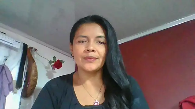 Snapshot of DianaOchoa_ chatting on May 5, 8:28 pm DianaOchoa online show from May 5, 8:28 pm