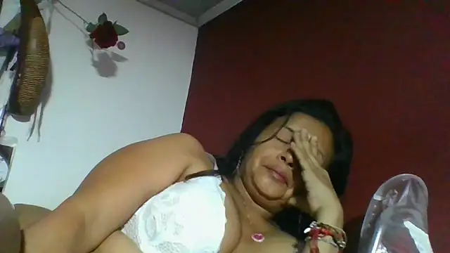 Snapshot of DianaOchoa_ chatting on May 15, 10:44 am DianaOchoa online show from May 15, 10:44 am