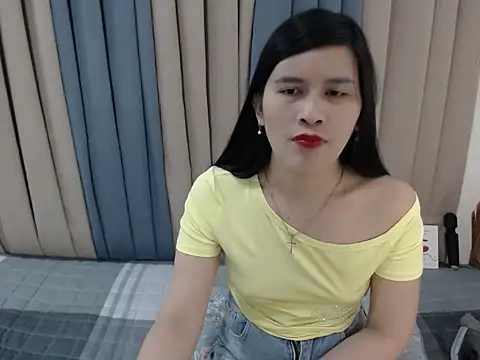 Snapshot of pinay_amaliax chatting on May 10, 11:26 am pinay amaliax online show from May 10, 11:26 am