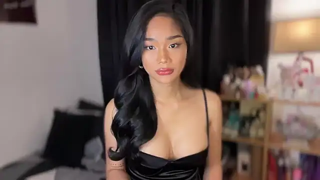 Snapshot of HoleeLaura chatting on October 6, 12:13 pm HoleeLaura online show from October 6, 12:13 pm