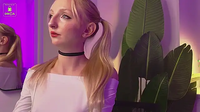 Snapshot of maya_snow chatting on October 15, 8:31 pm maya snow online show from October 15, 8:31 pm