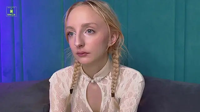 Snapshot of maya_snow chatting on October 31, 6:47 am maya snow online show from October 31, 6:47 am