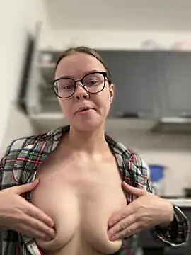 Snapshot of _CherryBloom_ chatting on January 14, 6:19 am CherryBloom online show from January 14, 6:19 am