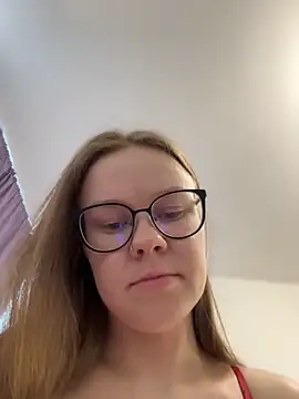 Snapshot of _CherryBloom_ chatting on March 13, 6:09 am CherryBloom online show from March 13, 6:09 am