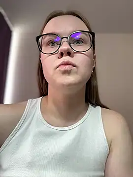 Snapshot of _CherryBloom_ chatting on May 10, 7:02 am CherryBloom online show from May 10, 7:02 am