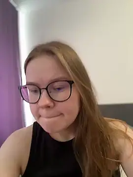 Snapshot of _CherryBloom_ chatting on June 27, 7:13 am CherryBloom online show from June 27, 7:13 am