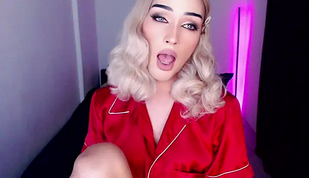 Snapshot of Alicegreenexx chatting on June 14, 4:09 pm Alicegreenexx online show from June 14, 4:09 pm