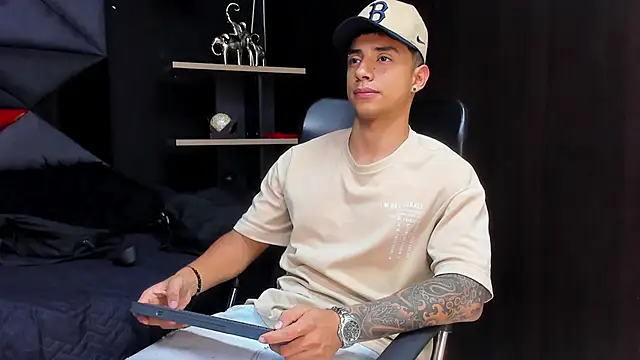 jaze bradley online show from December 4, 11:30 am