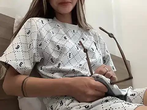 Snapshot of Min_sara69 chatting on October 13, 2:44 am Min sara69 online show from October 13, 2:44 am