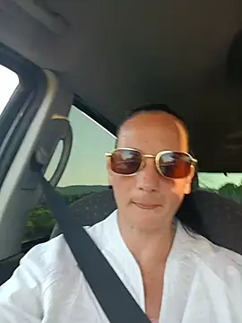 Snapshot of caro252 chatting on June 1, 6:09 pm caro252 online show from June 1, 6:09 pm