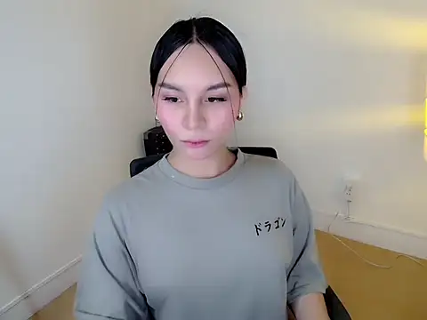 holly tabby online show from February 6, 4:50 am