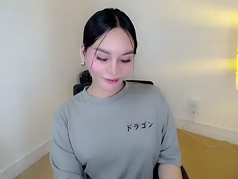 holly tabby online show from February 6, 9:18 pm