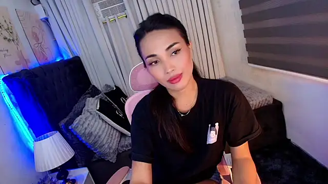 Snapshot of asian_lucii chatting on October 10, 12:59 pm asian lucii online show from October 10, 12:59 pm