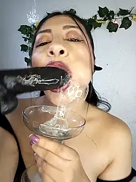 Snapshot of lunna_07 chatting on March 10, 2:11 pm lunna 07 online show from March 10, 2:11 pm