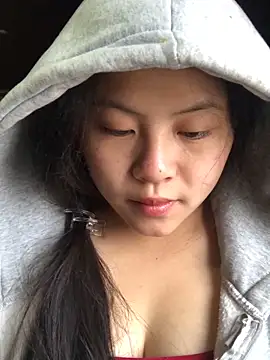 Snapshot of Tiiahpu chatting on December 4, 12:42 am Tiiahpu online show from December 4, 12:42 am