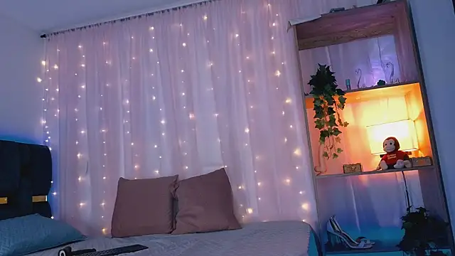 Snapshot of anitaglow chatting on October 15, 2:11 am anitaglow online show from October 15, 2:11 am