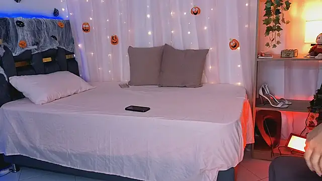 Snapshot of anitaglow chatting on October 23, 9:02 pm anitaglow online show from October 23, 9:02 pm