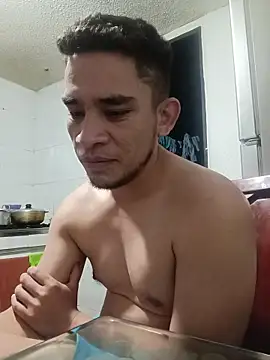 Snapshot of Andreshot911 chatting on October 25, 4:42 am Andreshot911 online show from October 25, 4:42 am