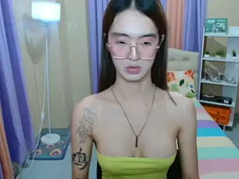 Snapshot of XxTsUncutAskaxX chatting on May 27, 4:15 pm XxTsUncutAskaxX online show from May 27, 4:15 pm