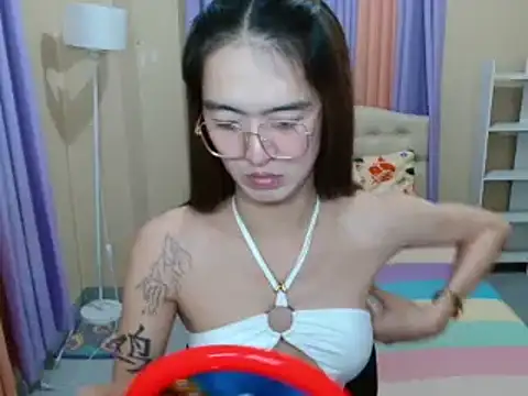 Snapshot of XxTsUncutAskaxX chatting on June 18, 4:11 pm XxTsUncutAskaxX online show from June 18, 4:11 pm