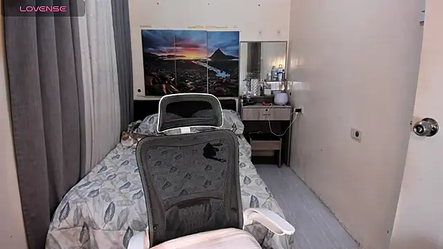 Snapshot of Miss_VictoriaWilliams chatting on February 9, 4:00 pm Miss VictoriaWilliams online show from February 9, 4:00 pm