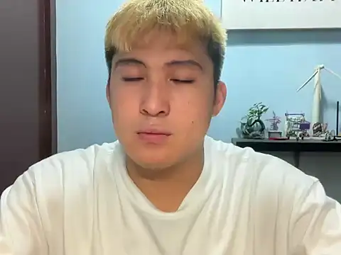 Snapshot of lovely_jay chatting on July 6, 2:47 pm lovely jay online show from July 6, 2:47 pm