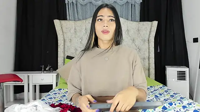 aleja spearsx online show from May 25, 12:00 pm