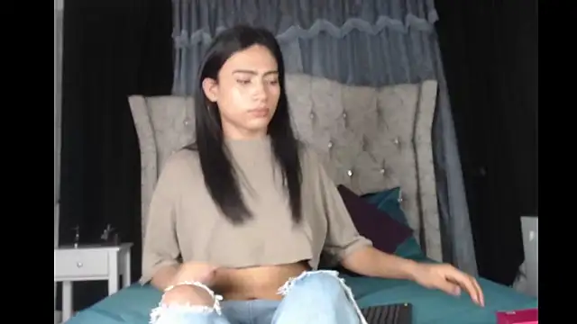 Snapshot of aleja_spearsx chatting on July 23, 12:03 pm aleja spearsx online show from July 23, 12:03 pm