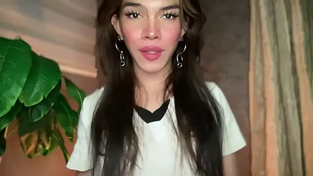 Snapshot of Misselliefayexxx chatting on November 12, 12:33 am Misselliefayexxx online show from November 12, 12:33 am