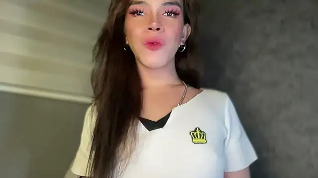 Snapshot of Misselliefayexxx chatting on November 28, 6:21 pm Misselliefayexxx online show from November 28, 6:21 pm