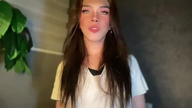 Snapshot of Misselliefayexxx chatting on November 30, 9:24 am Misselliefayexxx online show from November 30, 9:24 am