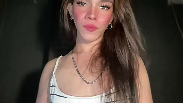 Snapshot of Misselliefayexxx chatting on December 3, 9:24 pm Misselliefayexxx online show from December 3, 9:24 pm