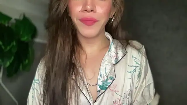 Snapshot of Misselliefayexxx chatting on December 14, 12:27 am Misselliefayexxx online show from December 14, 12:27 am