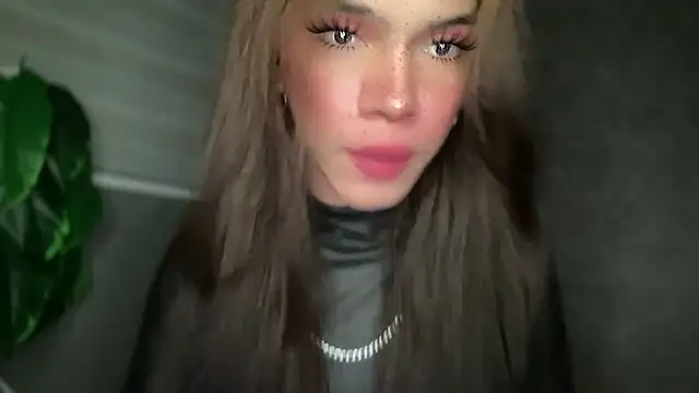 Snapshot of Misselliefayexxx chatting on December 19, 2:51 am Misselliefayexxx online show from December 19, 2:51 am