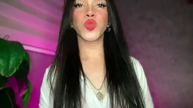 Snapshot of Misselliefayexxx chatting on March 16, 1:22 am Misselliefayexxx online show from March 16, 1:22 am