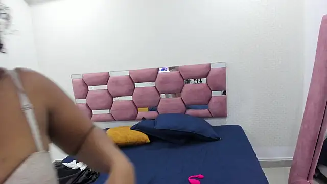 Snapshot of MiiaSmith__ chatting on November 18, 9:19 pm MiiaSmith online show from November 18, 9:19 pm