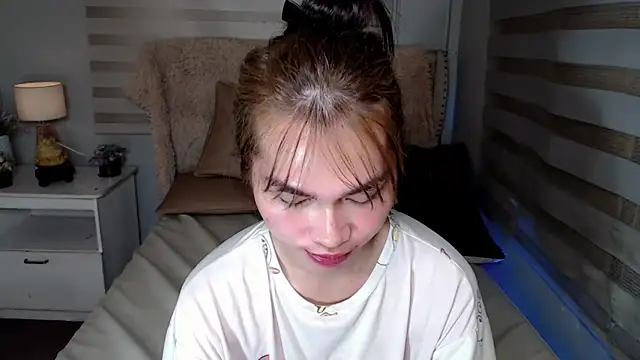 Snapshot of lovelychanel69xx chatting on October 30, 10:43 pm lovelychanel69xx online show from October 30, 10:43 pm