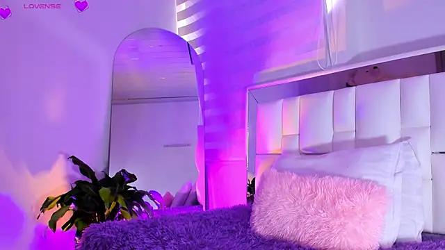 Snapshot of sara_goddess01 chatting on September 19, 6:08 pm sara goddess01 online show from September 19, 6:08 pm