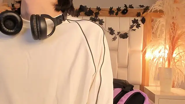 Daphne And Roger online show from December 17, 11:05 am