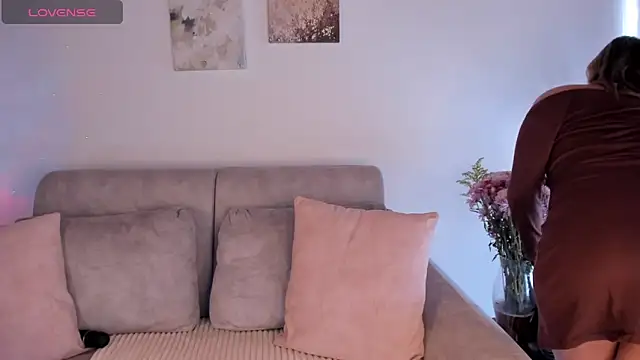 Estrer collins online show from September 16, 7:15 pm