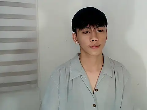 Snapshot of ynotyu chatting on October 17, 3:36 pm ynotyu online show from October 17, 3:36 pm