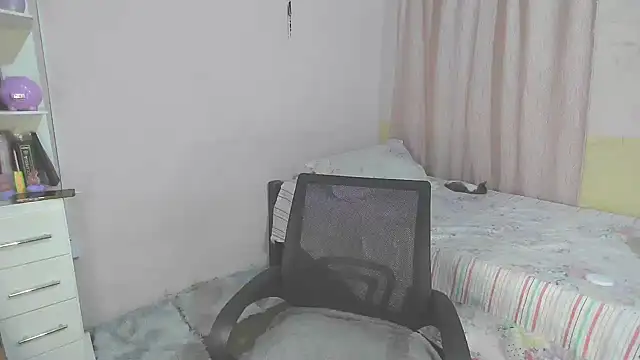 Snapshot of im_miauhg chatting on July 26, 6:32 am im miauhg online show from July 26, 6:32 am