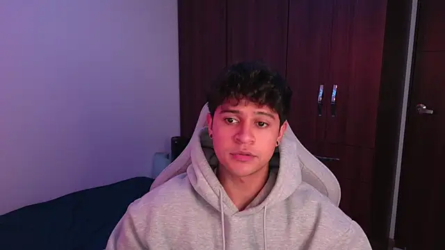 domsantiago  online show from October 8, 2:31 am